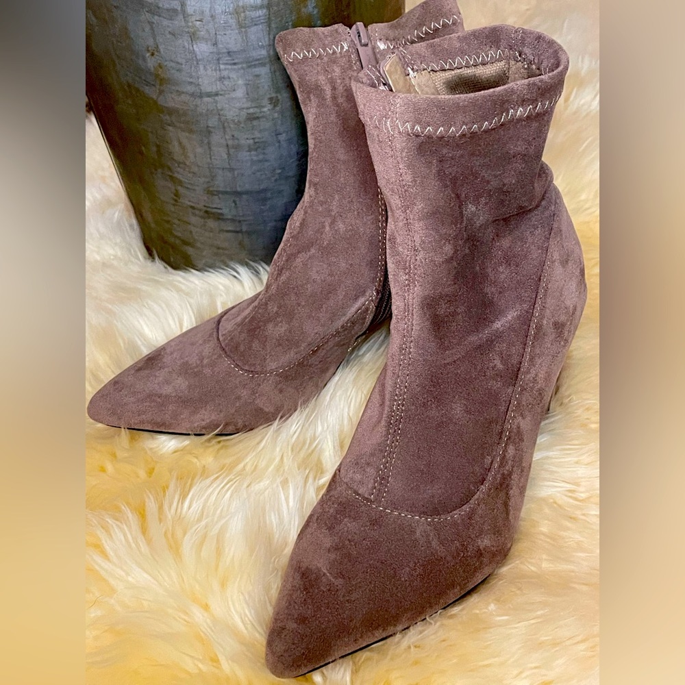 Unilody brown suede boot.